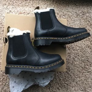 NIB Dr. Martens 2976 Leonore Chelsea Boot
